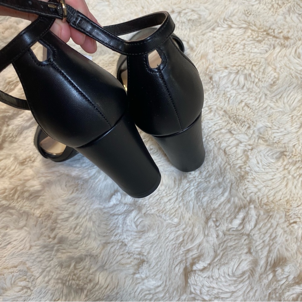 Black Jessica Simpson Heel - Picture 2 of 7